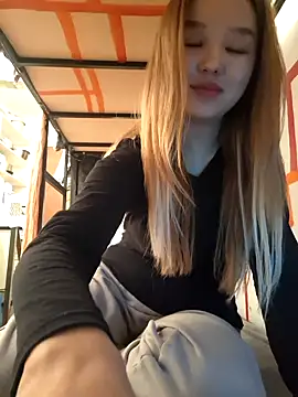 SherrylShaw online show from 03-25-26, 03:33