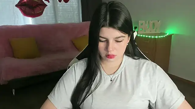 Snapshot of KisaModel chatting on 05-19-26, 01:21 KisaModel online show from 05-19-26, 01:21