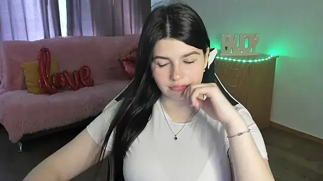 Snapshot of KisaModel chatting on 06-16-26, 01:16 KisaModel online show from 06-16-26, 01:16