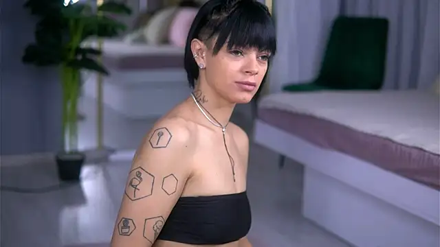 Snapshot of AnneFaris chatting on 12-19-25, 04:49 AnneFaris online show from 12-19-25, 04:49