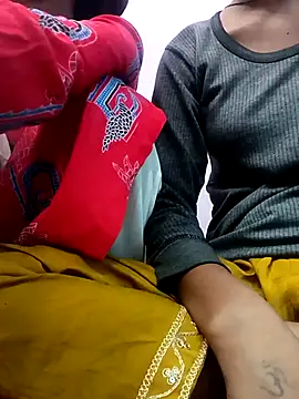 Snapshot of RV_525 chatting on 12-16-25, 05:44 RV 525 online show from 12-16-25, 05:44