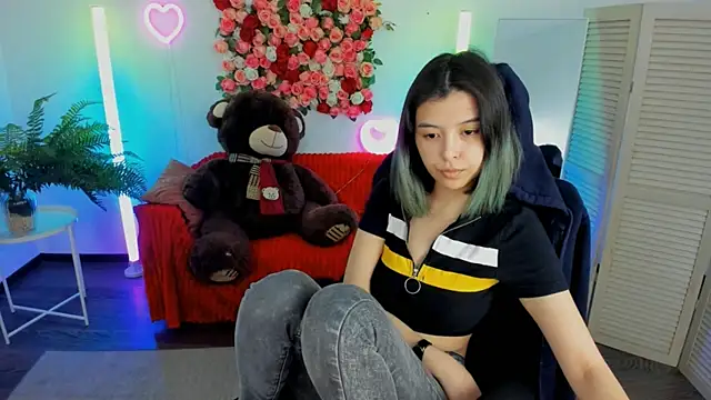 Snapshot of SirenMystiq chatting on 06-15-26, 10:15 SirenMystiq online show from 06-15-26, 10:15