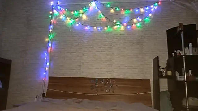 deep eyes online show from 12-14-25, 03:17