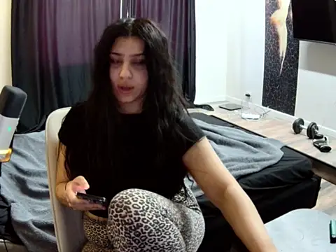 Snapshot of Nicole_Pars chatting on 02-24-26, 01:12 Nicole Pars online show from 02-24-26, 01:12