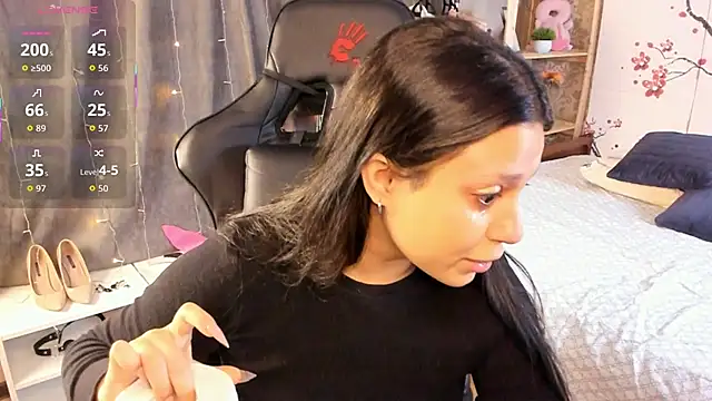 Snapshot of Nicole_Pars chatting on 12-18-25, 07:24 Nicole Pars online show from 12-18-25, 07:24