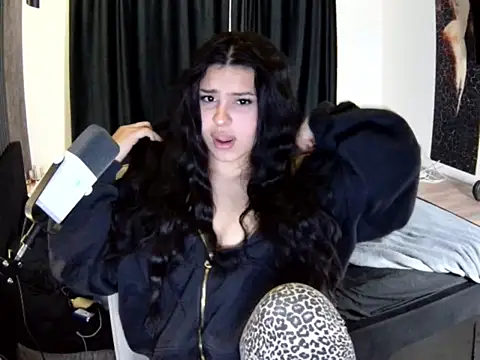 Snapshot of Nicole_Pars chatting on 02-23-26, 05:13 Nicole Pars online show from 02-23-26, 05:13