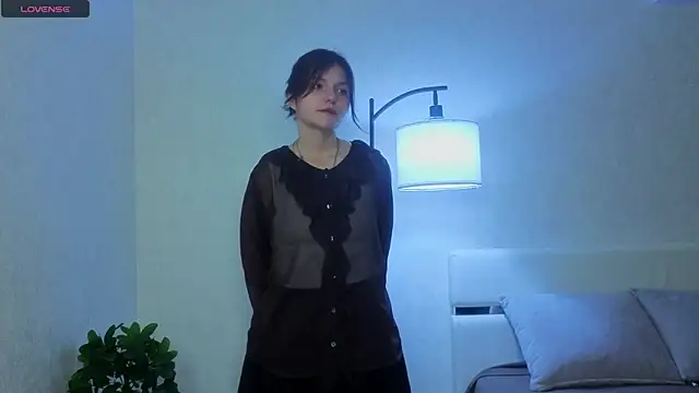 NyraVesperis online show from 04-06-26, 06:36