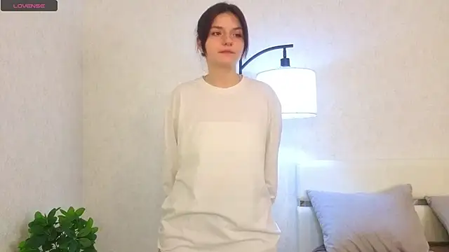 NyraVesperis online show from 04-08-26, 06:26