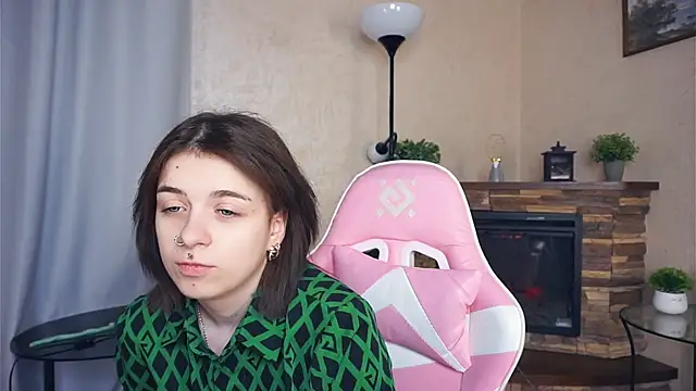 IleanaPishko online show from 12-23-25, 08:13