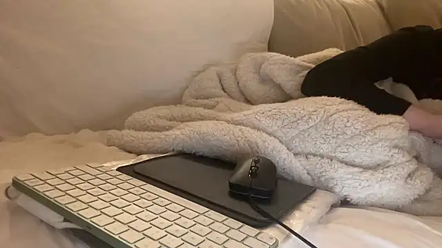 Snapshot of ijustturned18today chatting on 01-16-26, 08:57 ijustturned18today online show from 01-16-26, 08:57