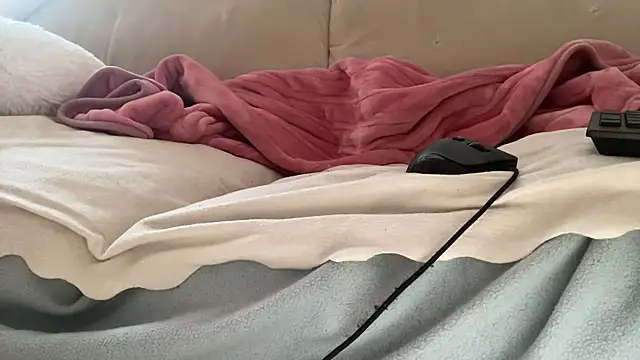 Snapshot of ijustturned18today chatting on 02-17-26, 07:49 ijustturned18today online show from 02-17-26, 07:49