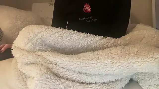 Snapshot of ijustturned18today chatting on 02-04-26, 07:47 ijustturned18today online show from 02-04-26, 07:47