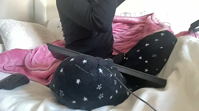 Snapshot of ijustturned18today chatting on 02-14-26, 09:31 ijustturned18today online show from 02-14-26, 09:31