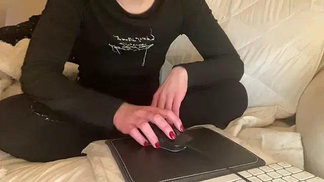 ijustturned18today online show from 01-14-26, 04:32