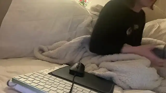 Snapshot of ijustturned18today chatting on 01-16-26, 07:12 ijustturned18today online show from 01-16-26, 07:12