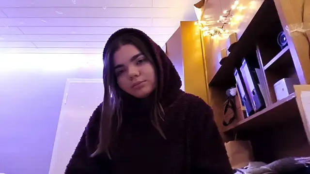 Snapshot of Mona_Slearys chatting on 12-20-25, 11:40 Mona Slearys online show from 12-20-25, 11:40