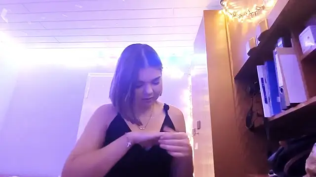 Snapshot of Mona_Slearys chatting on 01-05-26, 11:52 Mona Slearys online show from 01-05-26, 11:52