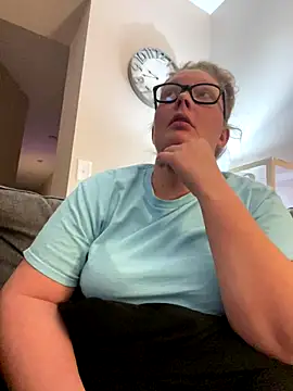 kissmyarch online show from 12-19-25, 12:03