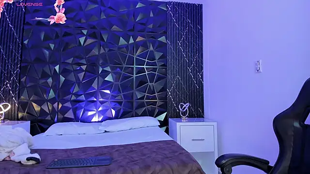 AriadnaLoren online show from 04-08-26, 03:52