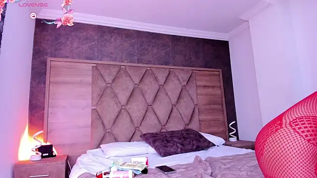 AriadnaLoren online show from 02-06-26, 04:30