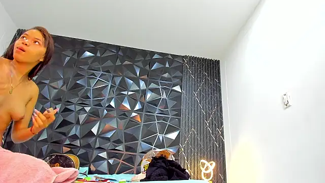 AriadnaLoren online show from 03-17-26, 04:04