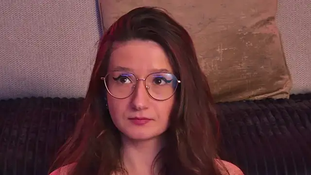 Snapshot of TheaMalekoo chatting on 12-21-25, 07:37 TheaMalekoo online show from 12-21-25, 07:37