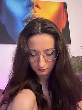 TheaMalekoo online show from 06-18-26, 06:56