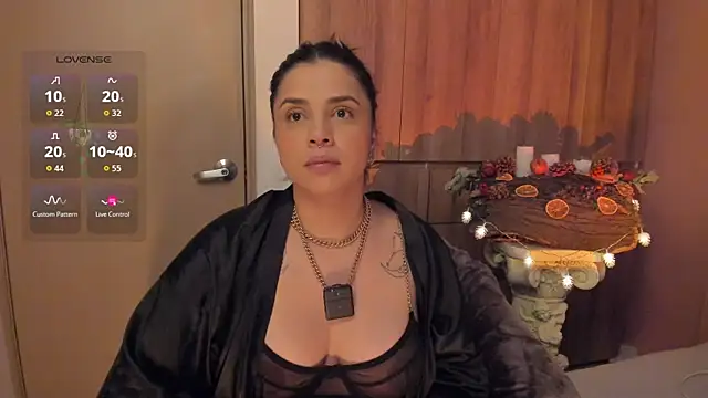 Snapshot of mslalune chatting on 12-16-25, 12:31 mslalune online show from 12-16-25, 12:31