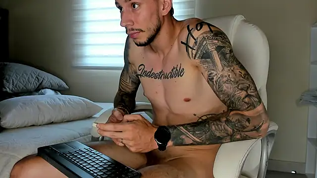Snapshot of J_king__ chatting on 05-19-26, 02:57 J king online show from 05-19-26, 02:57