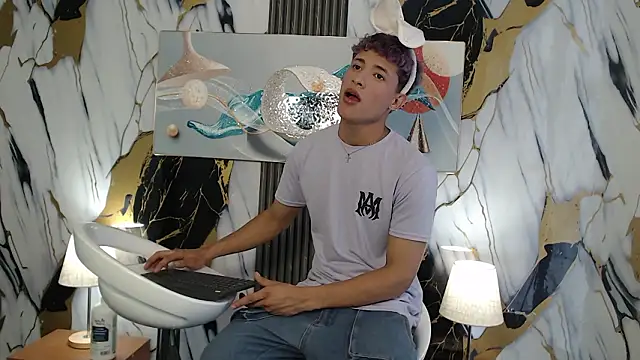 Snapshot of YOUNG_GUYS1 chatting on 02-15-26, 01:43 YOUNG GUYS1 online show from 02-15-26, 01:43