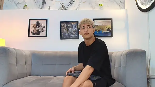 YOUNG GUYS1 online show from 04-19-26, 07:20