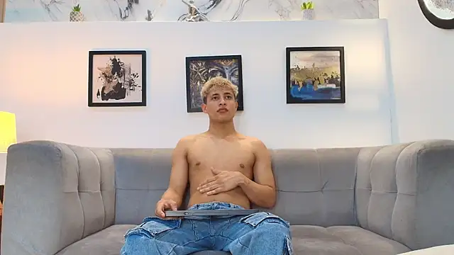 YOUNG GUYS1 online show from 04-21-26, 08:32