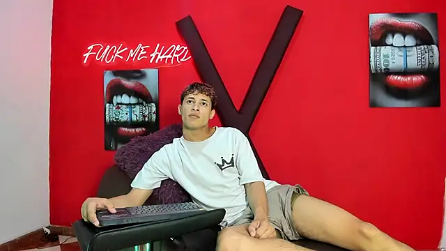 Snapshot of YOUNG_GUYS1 chatting on 02-24-26, 01:17 YOUNG GUYS1 online show from 02-24-26, 01:17