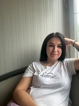 Snapshot of MeganBlueq chatting on 06-01-26, 10:04 MeganBlueq online show from 06-01-26, 10:04