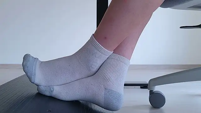 Snapshot of Feetbeth chatting on 05-27-26, 04:14 Feetbeth online show from 05-27-26, 04:14