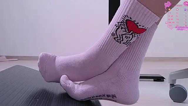 Snapshot of Feetbeth chatting on 05-18-26, 09:52 Feetbeth online show from 05-18-26, 09:52