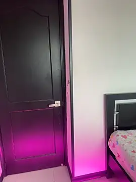 Annyhathatway online show from 12-20-25, 03:37