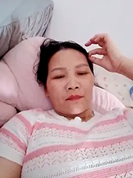 Snapshot of Cako-naka chatting on 12-20-25, 04:15 Cako-naka online show from 12-20-25, 04:15