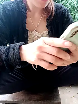Snapshot of little-effy chatting on 07-15-26, 10:44 little-effy online show from 07-15-26, 10:44
