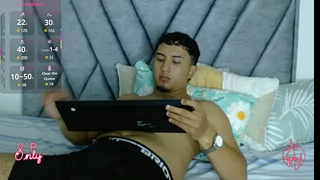 Snapshot of kyro_estrada chatting on 02-26-26, 07:25 kyro estrada online show from 02-26-26, 07:25