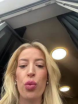 Katharina Wagner online show from 07-27-26, 04:14