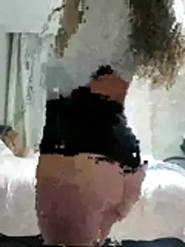 Snapshot of NovaMia chatting on 01-12-26, 05:53 NovaMia online show from 01-12-26, 05:53