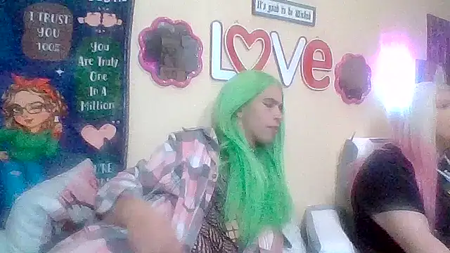DanielleRavyyn online show from 05-04-26, 02:09