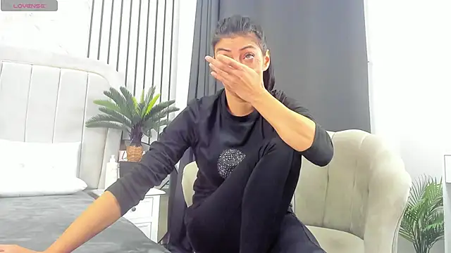 DaryaRee online show from 12-23-25, 04:56