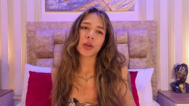 Snapshot of amber__moon_ chatting on 12-21-25, 11:56 amber moon online show from 12-21-25, 11:56