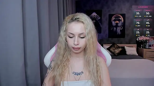 LanaMiracle online show from 02-10-26, 04:00