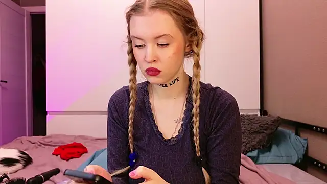 Snapshot of candy_kattee chatting on 12-13-25, 08:48 candy kattee online show from 12-13-25, 08:48