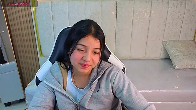 Sofi Adams Tx online show from 12-17-25, 01:38