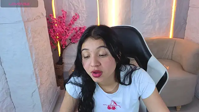 Sofi Adams Tx online show from 12-18-25, 01:15