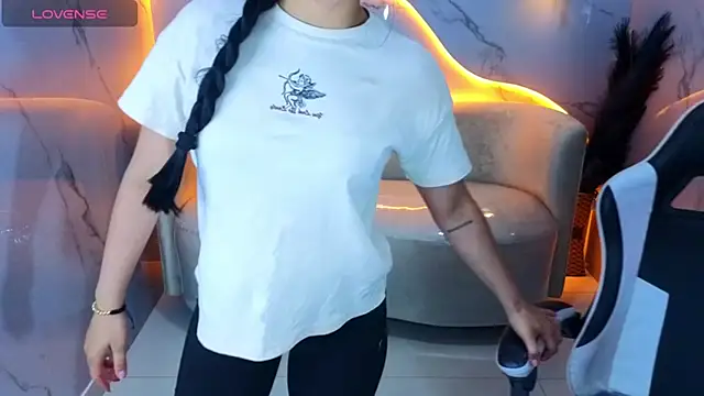 Sofi Adams Tx online show from 01-14-26, 01:15